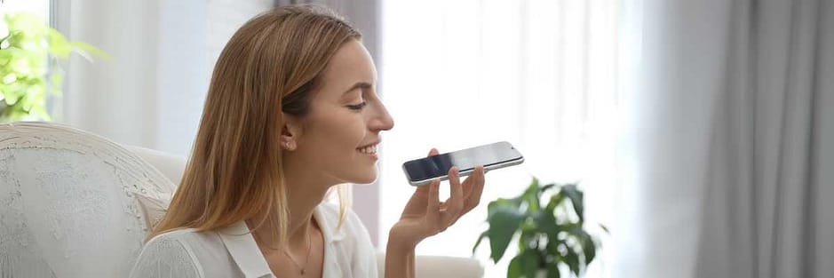 voice search AI can target long-tail keywords that are relevant when people use voice search